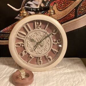 Vintage Style Cream Crossbody Clock, IT’S WORKS 🔥.
